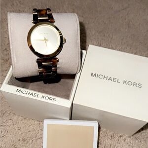 NBW VINTAGE MICHAEL KORS WATCH